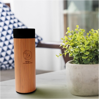 Logotrade Firmengeschenke das Foto: SCX.design D11 500 ml Smart Flasche  aus Bambus mit Leuchtlogo