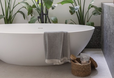 Logotrade Werbeartikel das Foto: Ukiyo Hisako AWARE™ Four Seasons Handtuch/Decke 100x180cm