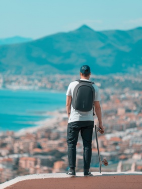 Logotrade werbemittel das Foto: Bobby Hero Small Anti-Diebstahl-Rucksack