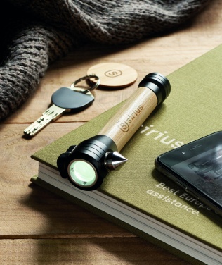 Logotrade Werbegeschenke das Foto: 3-in-1 Bambus-Taschenlampe mit Nothammer und Sicherheitsgurt-Schneider