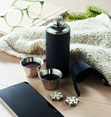 Logotrade Logogeschenke das Foto: Flasche mit Schnapsbechern