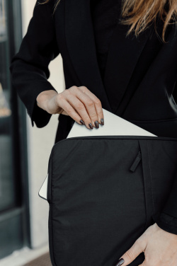 Logotrade Geschäftsgeschenke das Foto: KENTO URBAN 15,6" Laptop-Sleeve aus RCS rec. Nylon