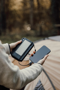 Logotrade Werbegeschenke das Foto: Nordic Drift Titan 10.000mAh Solar Powerbank with 3 Panels
