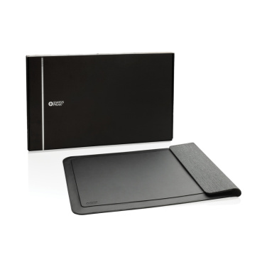 Logo trade corporate gift photo of: Swiss Peak 15W magnetic charging laptop sleeve 14-15,6"