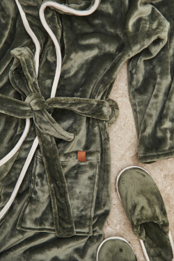 Logo trade ärikingitused foto: VINGA Louis luksuslik plüüsist hommikumantel, suurus S-M