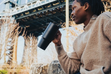 Logo trade firmakingituse pilt: Embrace deluxe roostevabast terasest termoskruus, 900 ml