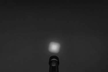 Logotrade ärikingi foto: RCS taaskasutatud alumiiniumist USB-taaslaetav raskeveokite taskulamp