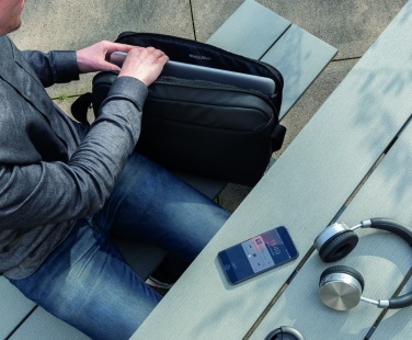 Logotrade reklaamkingitused pilt: Madridi RFID USB 15,6" sülearvutikott PVC-vaba