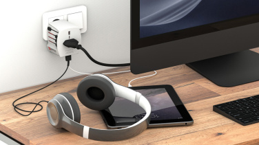 Logo trade meene pilt: SKROSS World Travel Adapter MUV 2-pooluseline USB A ja C-ga