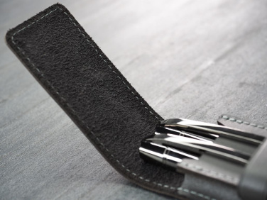 Logo trade ärikingi pilt: Nahast vutlar kirjutusvahenditele 1221131