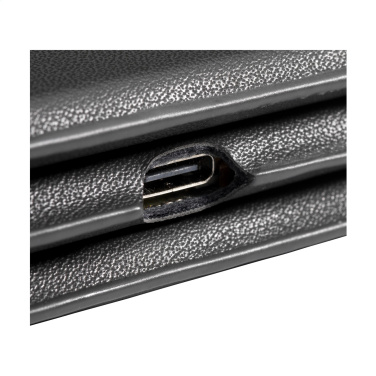 Logotrade reklaamkingituse foto: TriCharge RCS taaskasutatud PU juhtmeta laadija