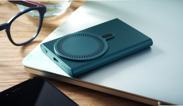 Logo trade firmakingid foto: PAWTT juhtmeta laadija akupank