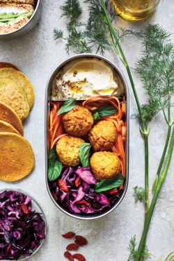 Logo trade meened foto: Black+Blum roostevabast terasest toidukarp