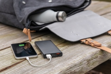Logotrade mainoslahja ja liikelahja kuva: Alumiininen 18W 10000mAh PD varavirtalähde