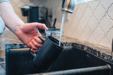 Logo trade mainoslahjat tuotekuva: Cube RCS -sertifioitu muki kierrätetystä teräksestä 800ml