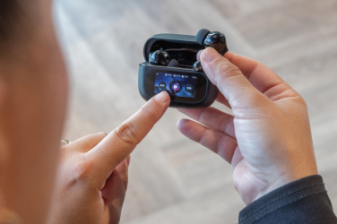 Logo trade liikelahja kuva: Airtune RCS ANC-kuulokkeet, joissa on kosketusnäyttö