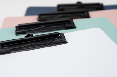 Logo trade liikelahjat mainoslahjat kuva: Kirjoitusalusta klipsillä