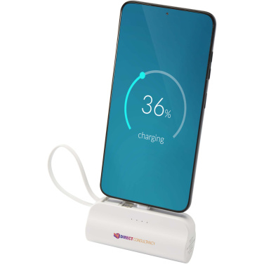 Logotrade reklaminiai produktai nuotrauka: „Alnair“ 5000 mAh 10 W perdirbto plastiko C tipo išorinė baterija su integruotu atlenkiamu stovu ir 2 viename laidu