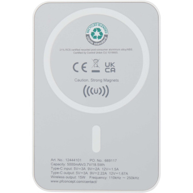 Logotrade Ideja dāvanas foto: Acrab 5000 mAh 15 W magnētiskā bezvadu pārnēsājamā uzlādes ierīce ar 20 W strāvas padevi - izgatavota no pārstrādātas plastmasas
