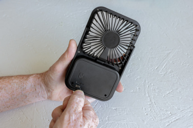 Logotrade dāvanas foto: Aervina RCS pārstrādātas plastmasas uzlādējams galda ventilators