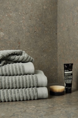 Logotrade profilreklam bild: VINGA Landro handdukset, 4 delar