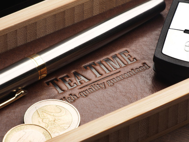 Logotrade reklamprodukter bild: Skrivbordsarrangör i trä 1852292