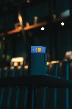 Logotrade reklamprodukter bild: Seekcard RCS polyester kortplånbok, kan spåras världen runt